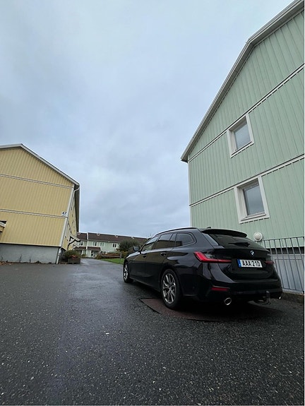 BMW 330e 2 of 5