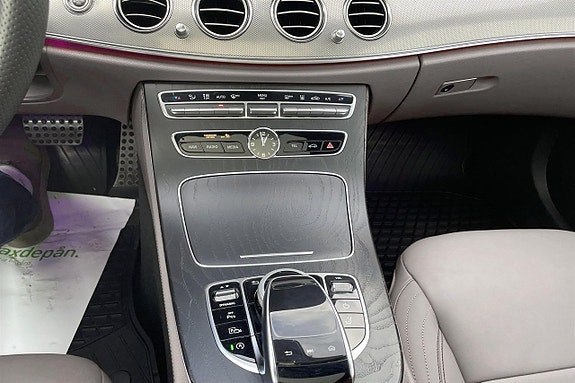 Mercedes-Benz E220 14 of 16
