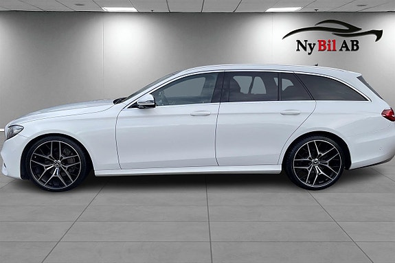 Mercedes-Benz E220 2 of 16