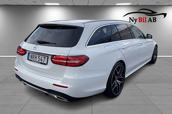 Mercedes-Benz E220 5 of 16