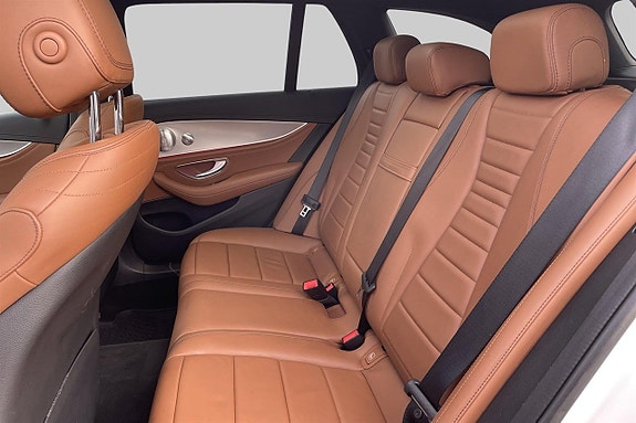 Mercedes-Benz E220 15 of 16
