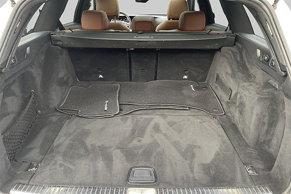 Mercedes-Benz E220 16 of 16