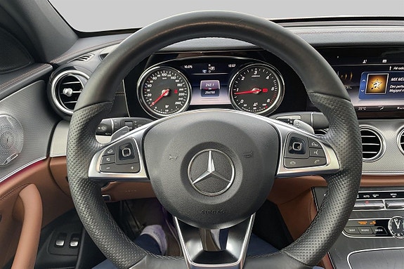 Mercedes-Benz E220 12 of 16