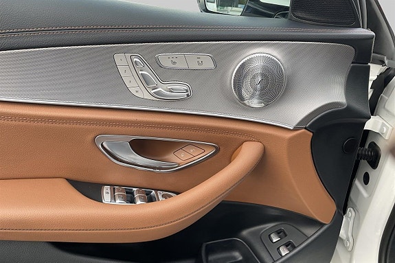 Mercedes-Benz E220 10 of 16