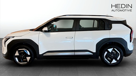 Kia EV3 2 of 11