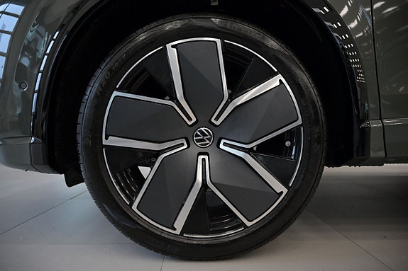 Volkswagen Tiguan 10 of 30