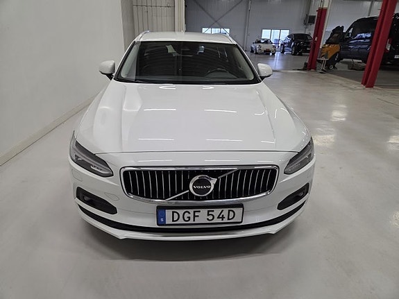 Volvo V90 2 of 5