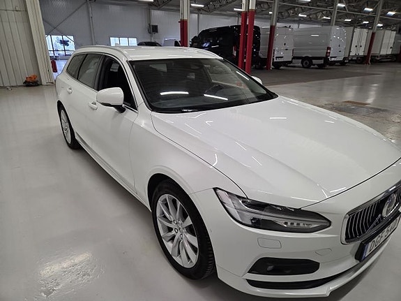 Volvo V90 3 of 5