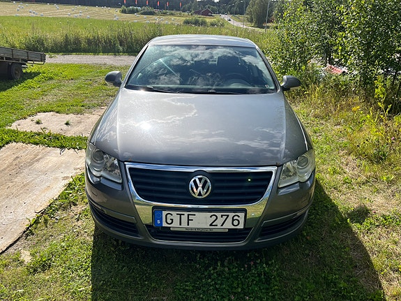 Volkswagen Passat 2 of 6