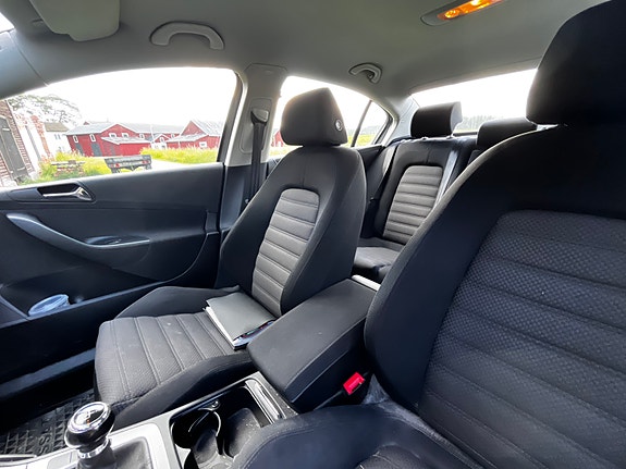 Volkswagen Passat 4 of 6
