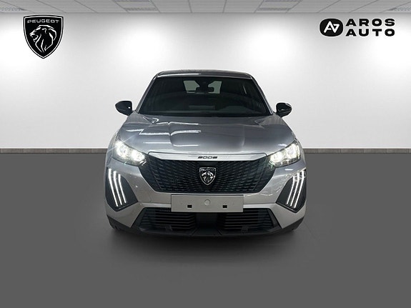 Peugeot 2008 2 of 5