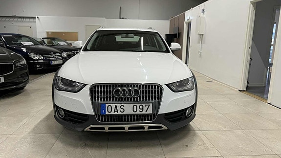 Audi A4 allroad 2 of 5