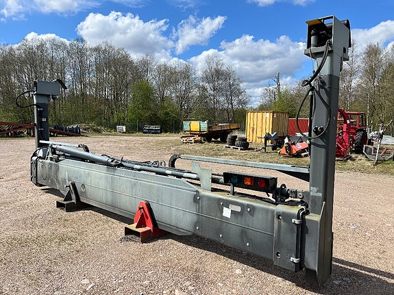 Lyftok, skopor, kabelplog, m.m.