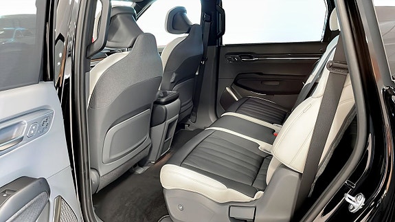 Kia EV9 14 of 18