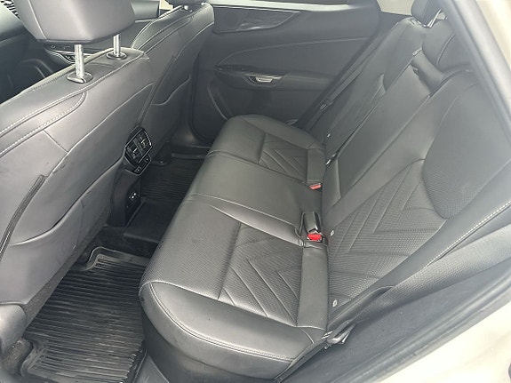 Lexus NX450h+ 8 of 11