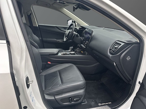 Lexus NX450h+ 7 of 11
