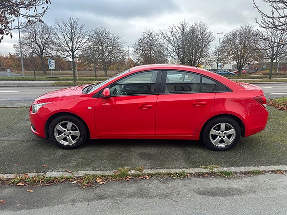 Chevrolet Cruze 4 of 5