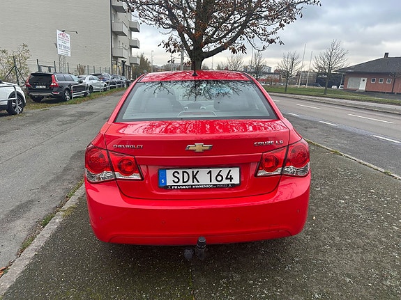 Chevrolet Cruze 8 of 9