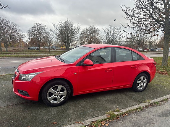 Chevrolet Cruze 3 of 5