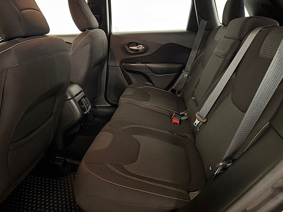 Jeep Cherokee 10 of 11