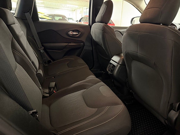 Jeep Cherokee 11 of 11