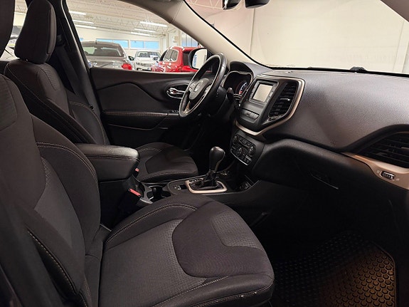 Jeep Cherokee 9 of 11