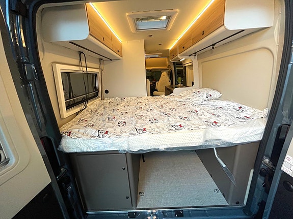 Bürstner C 600 B66, Skinn, Pop Up sovloft, Aut, 599 cm, 3 of 5