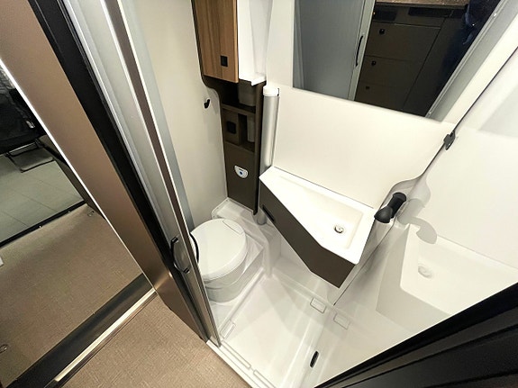 Bürstner C 600 B66, Skinn, Pop Up sovloft, Aut, 599 cm, 8 of 13