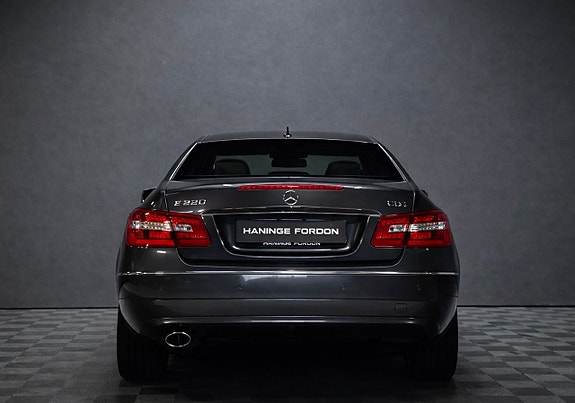 Mercedes-Benz E220 5 of 5
