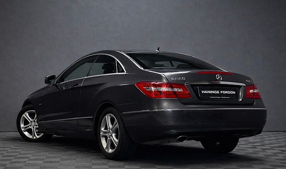 Mercedes-Benz E220 4 of 5