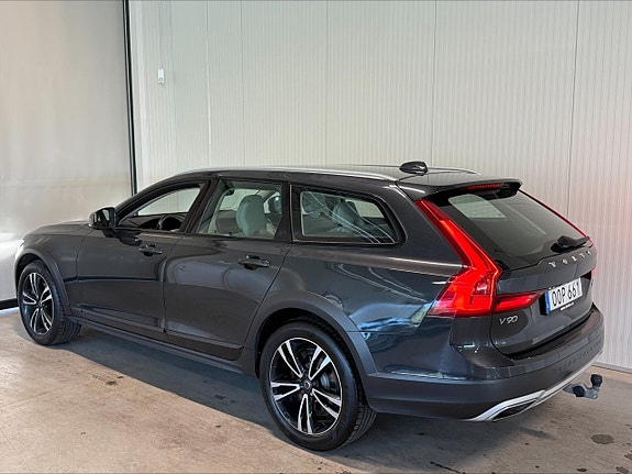 Volvo V90 Cross Country 8 of 26