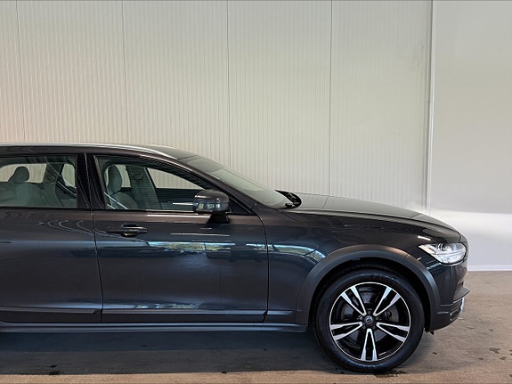 Volvo V90 Cross Country 5 of 5