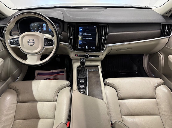 Volvo V90 Cross Country 13 of 26
