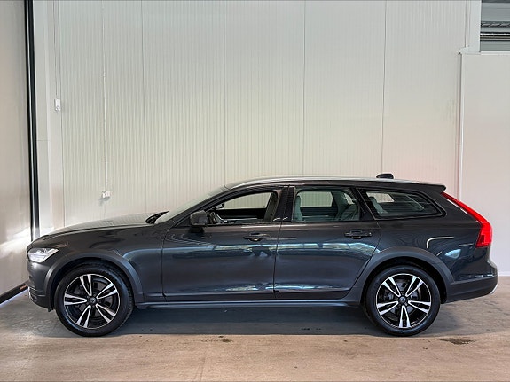 Volvo V90 Cross Country 6 of 26