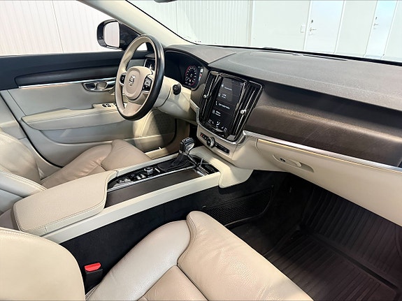 Volvo V90 Cross Country 14 of 26