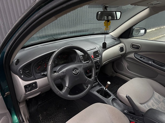 Nissan Almera 7 of 8