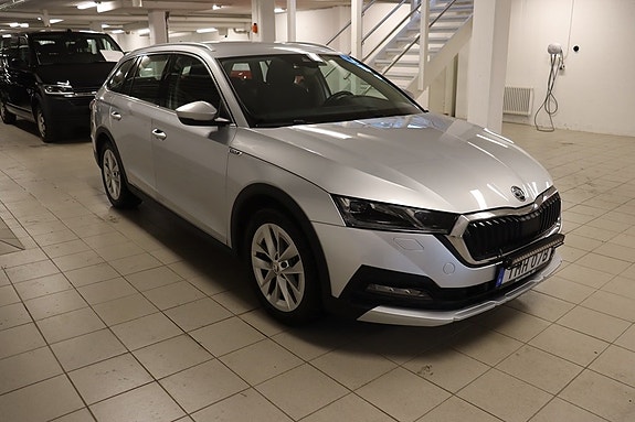 Skoda Octavia Scout 3 of 5