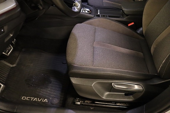 Skoda Octavia Scout 8 of 19