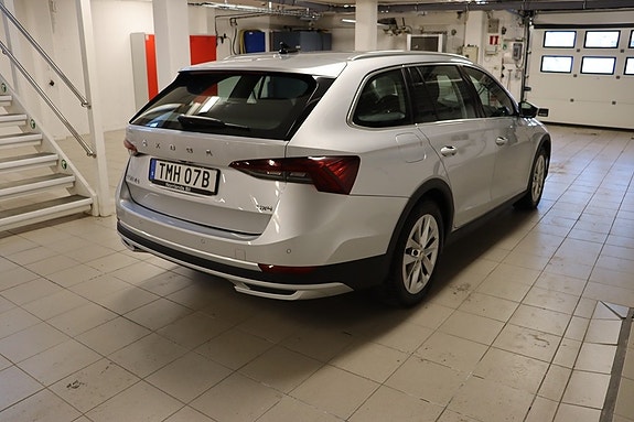 Skoda Octavia Scout 4 of 5