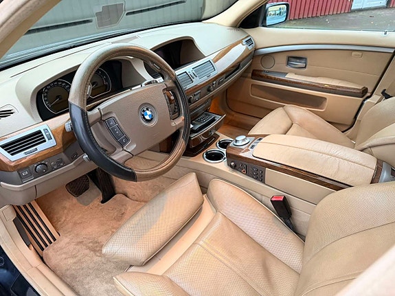 BMW 745i 6 of 13