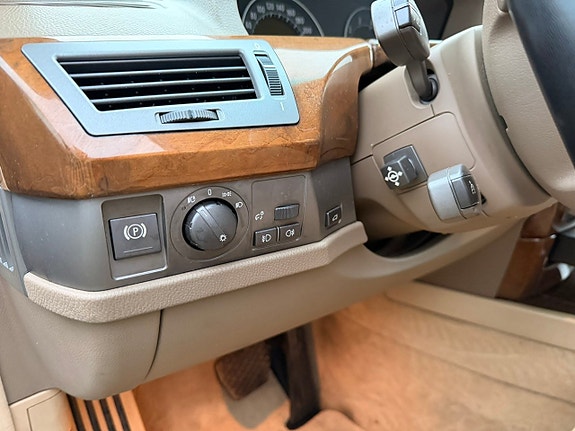 BMW 745i 11 of 13