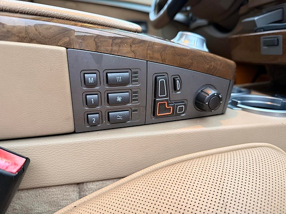 BMW 745i 9 of 13