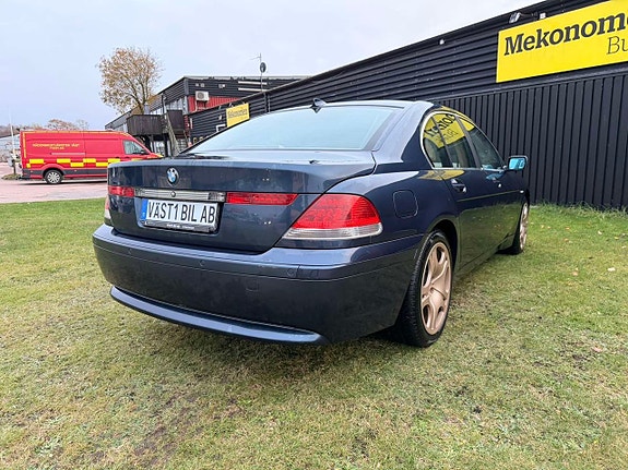 BMW 745i 4 of 5