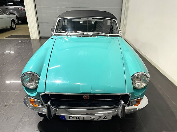 MG MGB 8 of 12