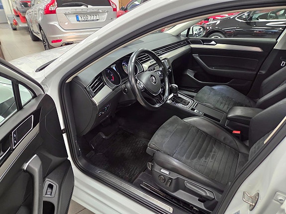 Volkswagen Passat 2 of 5