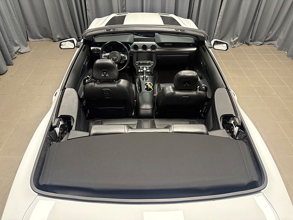 Ford Mustang 16 of 28