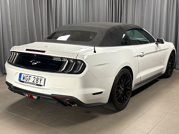 Ford Mustang 8 of 28