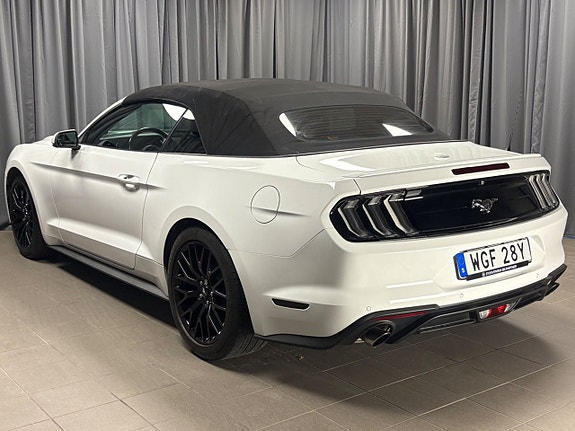 Ford Mustang 10 of 28