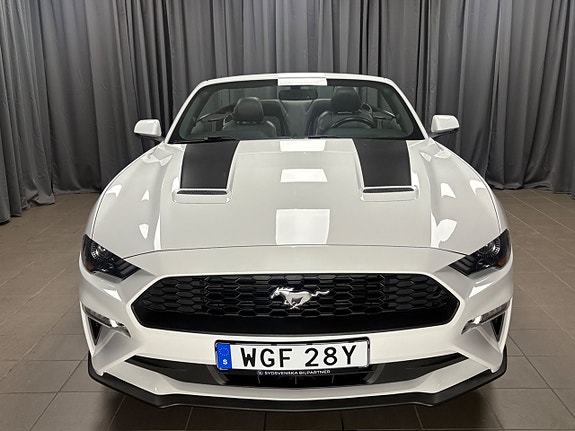 Ford Mustang 2 of 5