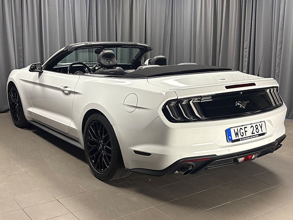 Ford Mustang 13 of 28